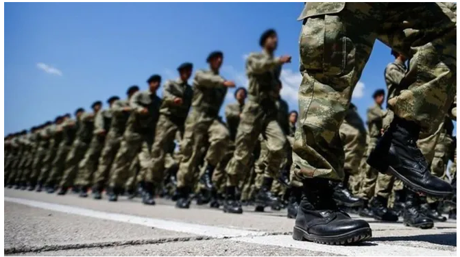 تركيا.. تحقيق مع جندي بعد أن غنى بالكردية