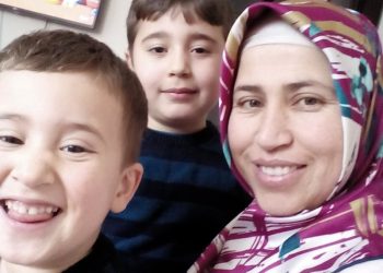 تركيا.. اعتقال سيدة بعد الحكم على زوجها وطفلاهما يحرمان حنان الأسرة