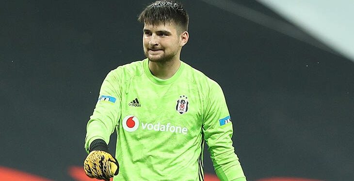 ليون الفرنسي يتقدم بعرض لضم حارس تركي