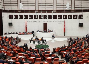 أنقرة تعترف بإنزال المقصلة على رأس 20 ألف جندي