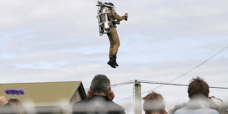 مكتب التحقيقات الفدرالي يطارد الرجل الطائر!