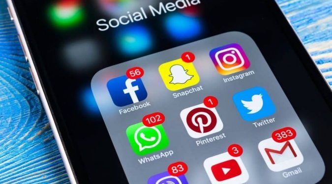 هل تستخدم شركات التواصل الاجتماعي مواقعها لأغراض التجسس؟