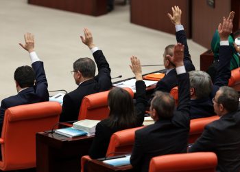 22 برلمانياً يتقدمون باستجواب حول التفتيش العاري للنساء في تركيا