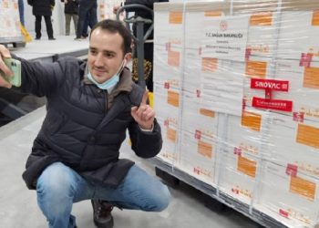 صورة لقاح كورونا الصيني تكشف كذب وزير الصحة التركي