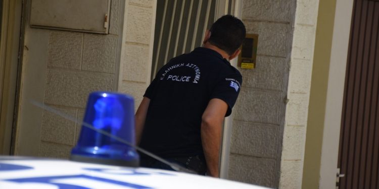 اليونان تعتقل شخصين بتهمة التجسس لصالح تركيا