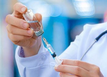 صحفي تركي: العاملون في القطاع الطبي يرفضون لقاح كورونا!