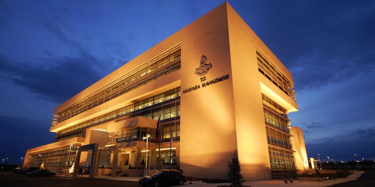 المحكمة الدستورية التركية تنصف ضحايا التفتيش العاري بالسجون