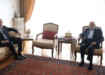 كاتب: حزب السعادة لن ينجر وراء إغراءات أردوغان