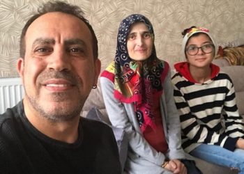 وفاة معلمة تركية مفصولة تعسفيًا دون تحقيق طلبها الأخير