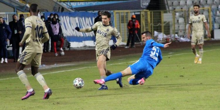 فنربخشه يفوز على أرضروم سبور بثلاثية نظيفة مقتربًا من صدارة الدوري