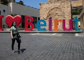 وسط ارتفاع “مخيف” في إصابات كورونا..لبنان يبدأ إغلاقًا عامًّا