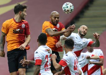 غلطة سراي يتعادل سلبيا مع أنطاليا سبور