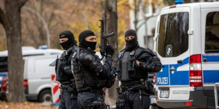 ارتفاع عدد المتهمين بتمويل “هيئة تحرير الشام” في ألمانيا إلى ثلاثة