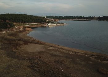 انحسرت المياه 30 مترًا في بحيرة ولاية بيله جك