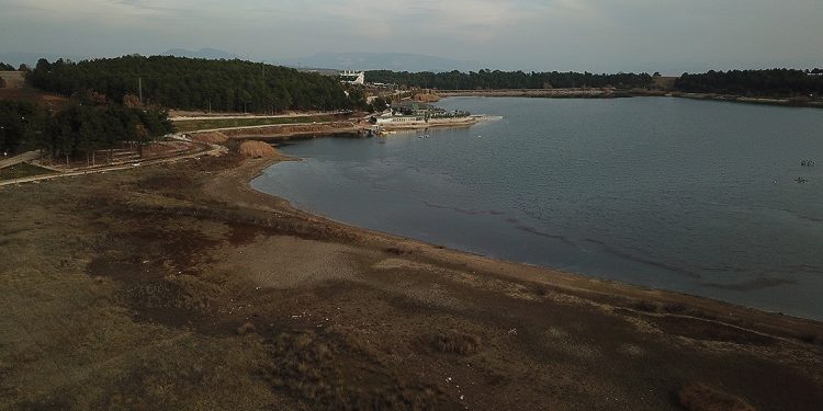 انحسرت المياه 30 مترًا في بحيرة ولاية بيله جك