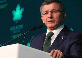 داود أوغلو: بقايا الانقلابيين يحكمون تركيا