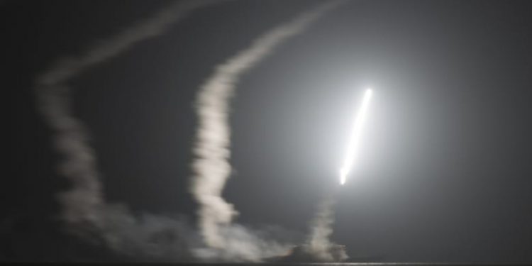 أول ضربة في عهد بايدن.. الجيش الأمريكي يقصف مواقع لميليشيات مدعومة من إيران في سوريا