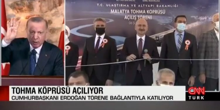 أردوغان يطالب نائبًا برفع شعار “رابعة”