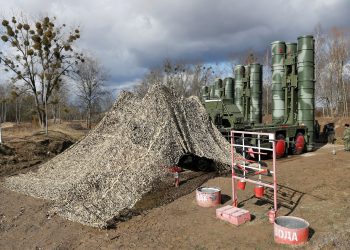 أكار: منظومة “إس-400” الروسية لا تشكل خطرا على من لا ينوي مهاجمة تركيا