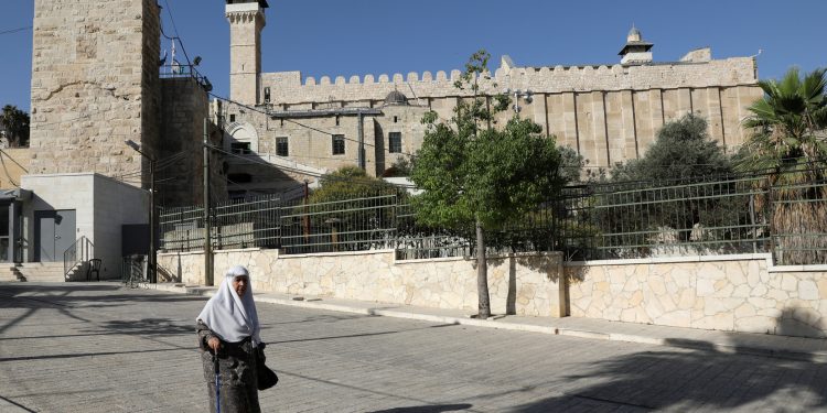 إسرائيل تمنع رفع الأذان في الحرم الإبراهيمي