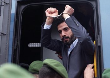 حملة تضامن مع صحفي تركي معتقل كشف قرار تصفية حركة الخدمة