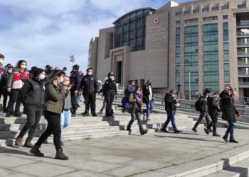 طلاب البوسفور قيد الإقامة الجبرية في منازلهم