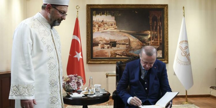 المهمة السرية لرئاسة الشؤون الدينية التركية