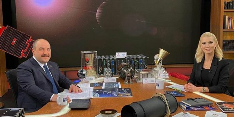 وزير الصناعة التركي: نبحث عن المواطن الذي سنرسله إلى الفضاء