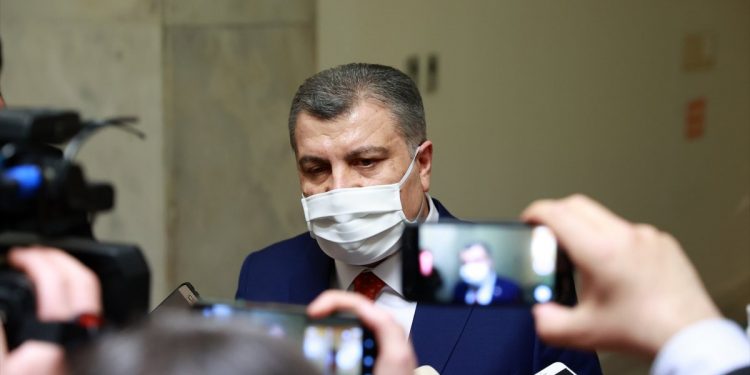 وزير الصحة التركي يأسف لما حدث خلال جنازة محمد أمين ساراتش