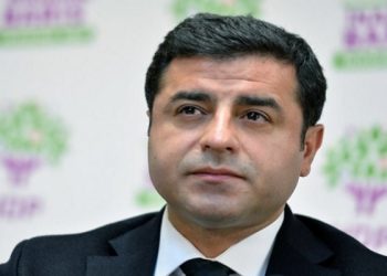 صلاح الدين دميرتاش يدافع عن “الحزب الكردي”