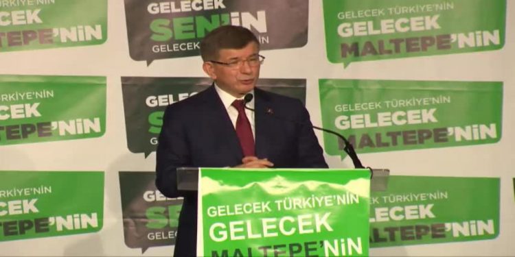 داود أوغلو ساخرًا: رئيس البنك المركزي شكرهم على إقالته!