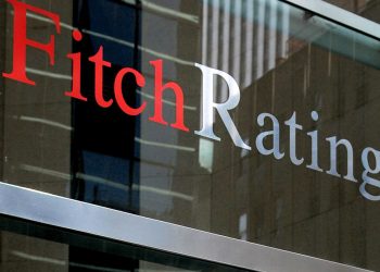 فيتش: قرار أردوغان عزز مخاطر التضخم والتمويل الخارجي في تركيا