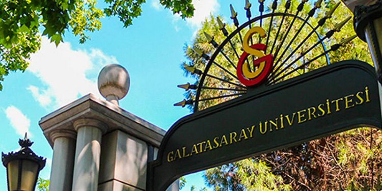 تمديد تصريح عمل أكاديميين فرنسيين في تركيا