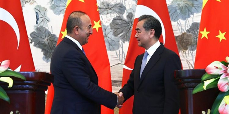 وزير خارجية الصين يزور تركيا.. ماذا عن الأويغور؟