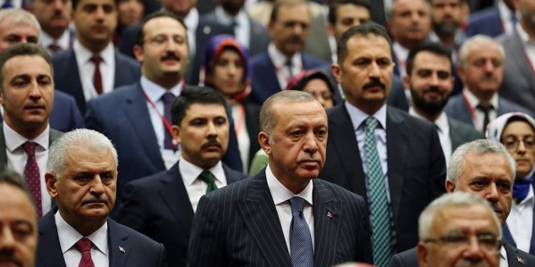 صحفي تركي: رحيل وزير الخارجية والداخلية وعودة يلدريم