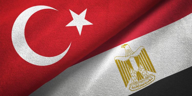 مصدر رسمي مصري: الارتقاء بمستوى العلاقة بين القاهرة وأنقرة يتطلب مراعاة الأطر القانونية والدبلوماسية
