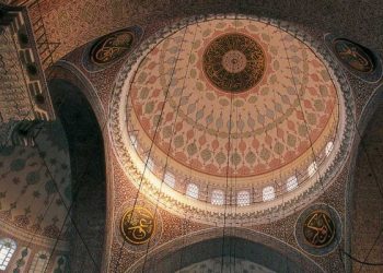 التكرار والتماثل في الفنون الزخرفية الإسلامية