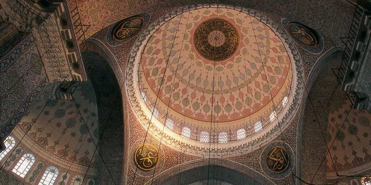 التكرار والتماثل في الفنون الزخرفية الإسلامية