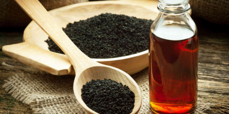 تناول الحبة السوداء على الريق لفوائد تفوق الخيال