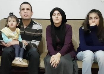 زوجة شرطي تركي معتقل: زوجي لم يقدم سوى التضحية لهذا البلد