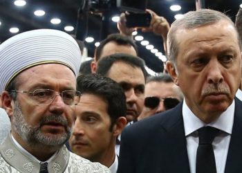 تركيا: رئيس الشؤون الدينية السابق يسقط في فخ نصبه لكولن