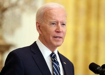 لأول مرة في تاريخ أمريكا.. بايدن يرشح مسلمًا لمنصب قاضٍ فيدرالي