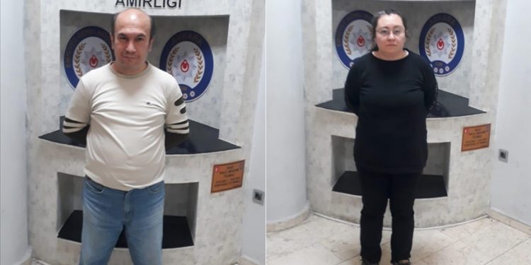 بالأصفاد العكسية.. إهانة قائد شرطة وزوجته في تركيا