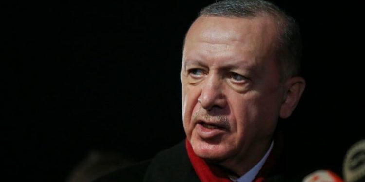 أردوغان: وزير خارجيتنا أوقف نظيره اليوناني عند حده