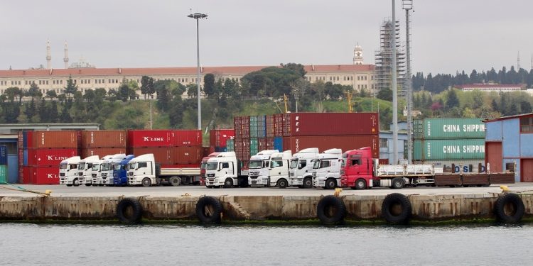 تجار: مصدرون أتراك يغيرون مسار البضائع للالتفاف على مقاطعة سعودية غير رسمية