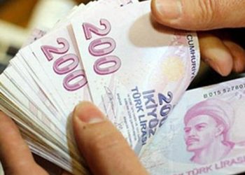 الأتراك يلجؤون إلى الاقتراض لدعم موازنات أسرهم