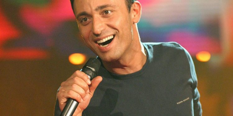 المطرب مصطفى صندل يجهز أغنية للمنتخب التركي