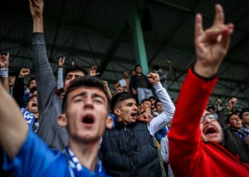 هجوم على زعيم “الذئاب الرمادية” السابق بعد انتقاده بهجلي