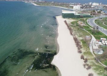 السبب وراء انحسار مياه البحر في إسطنبول