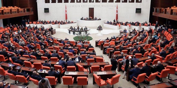 حزب العدالة والتنمية يصدم المزارع مرة أخرى
